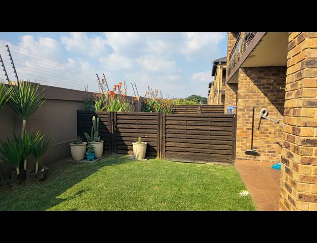 2 BEDROOM TOWNHOUSE FOR SALE IN SONNEVELD
